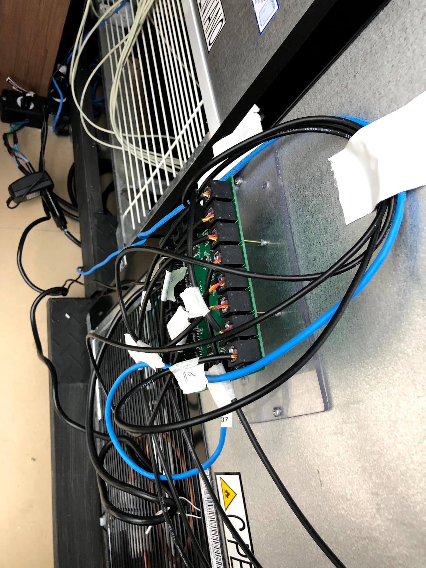 Wiring for shelf weight sensors behind a refrigerated display unit